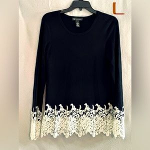 LADIES BLACK LT SWEATER WITH WHITE CROCHETED SLEEVES & BOTTOM
